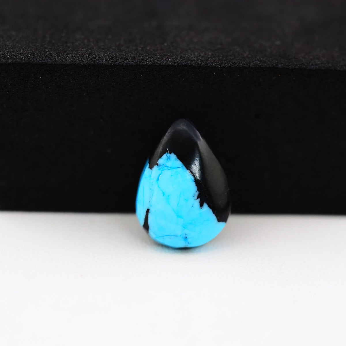 Buffalo Pear Cabochon 15x11mm 5ct - Black Top Blue Base - Pedra Gems