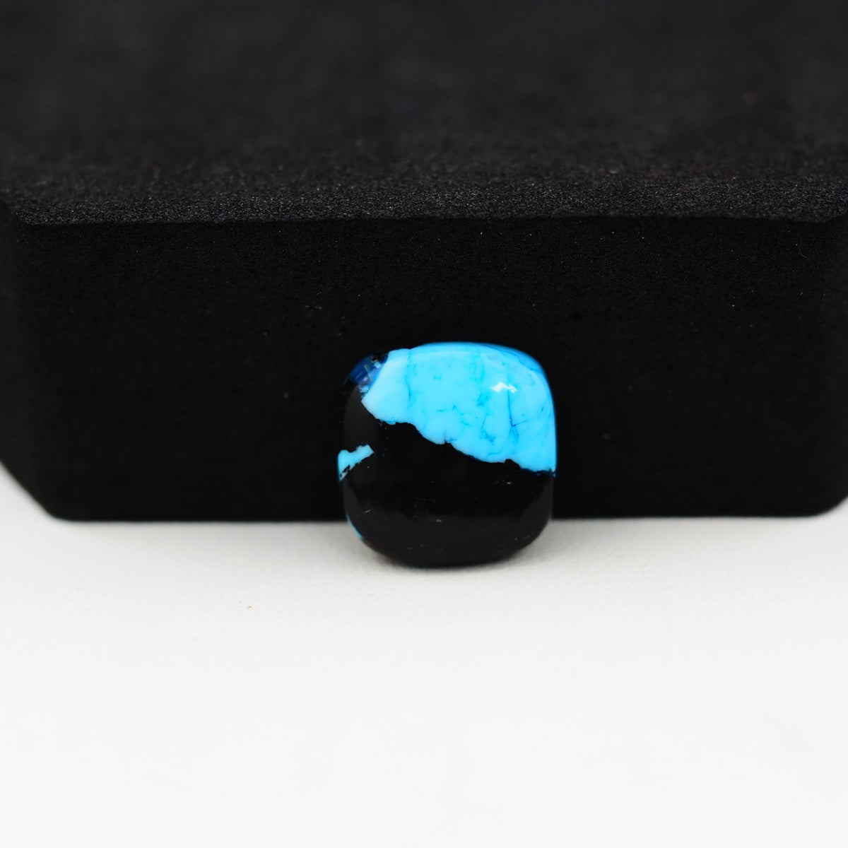 Buffalo Cushion Cabochon 13x13mm 5ct - Black Top Blue Base - Pedra Gems