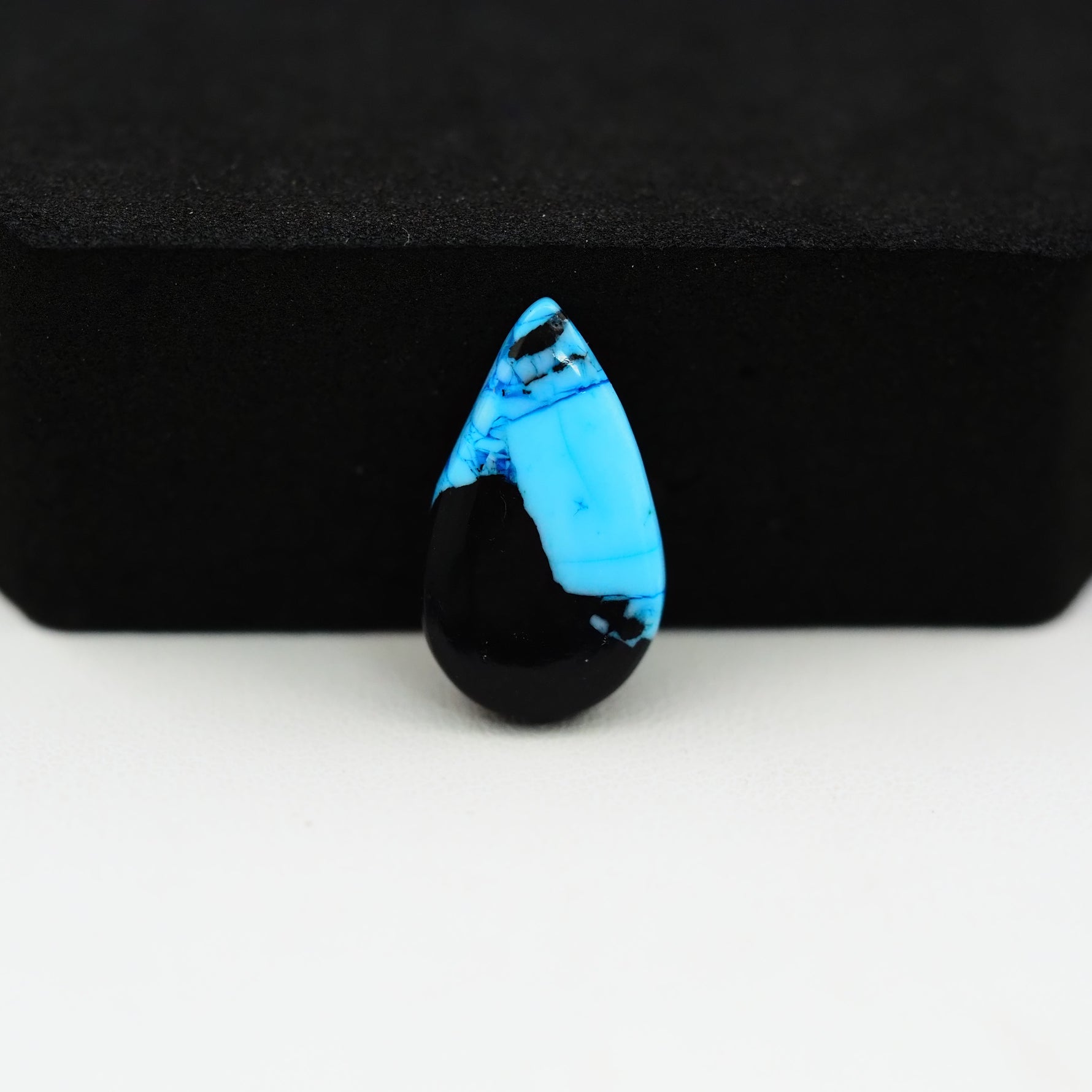 Buffalo Pear Cabochon 18x10mm 4.5ct - Blue with Black Band - Pedra Gems