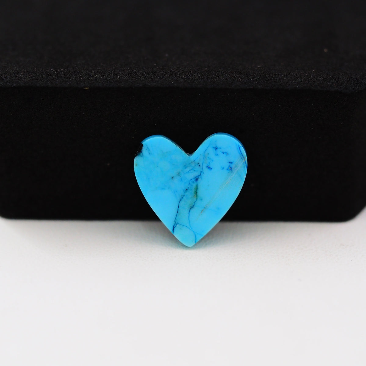 Buffalo Heart Cabochon 14x14mm 5ct - Blue Solid - Pedra Gems