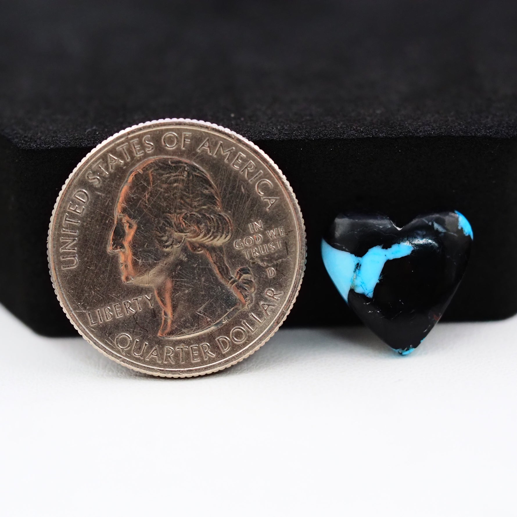 Buffalo Heart Cabochon 14x14mm 5ct - Black with Blue Band - Pedra Gems