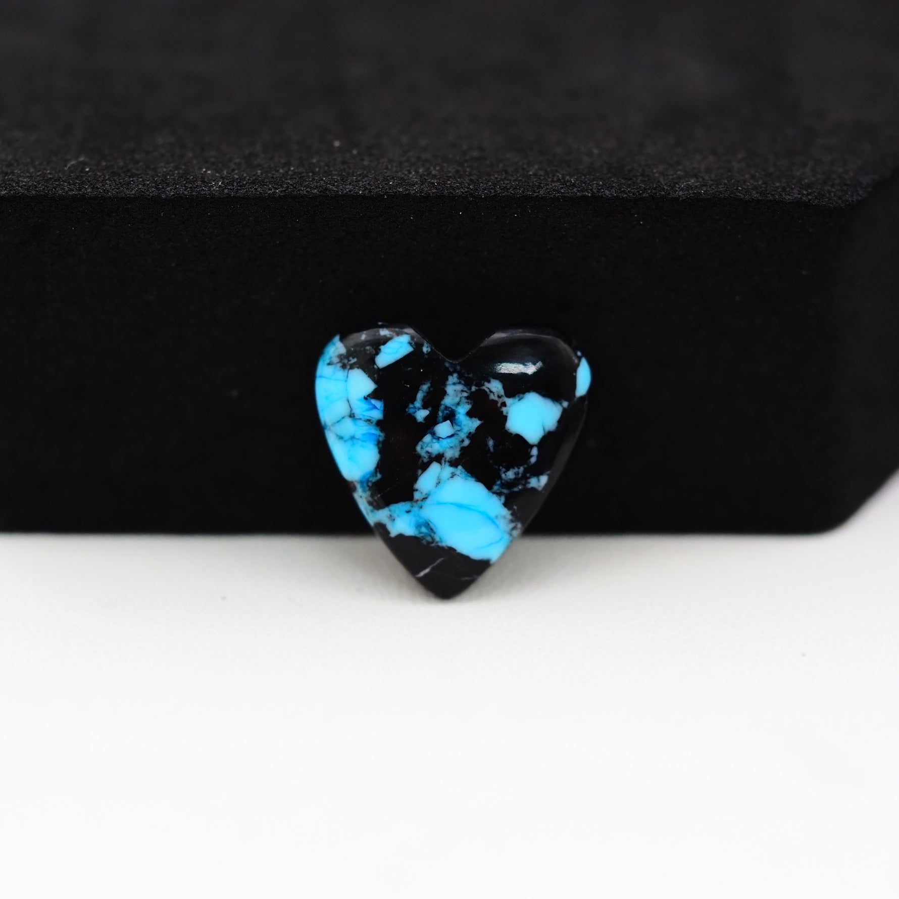 Buffalo Heart Cabochon 14x14mm 4.5ct - Black with Blue Patches - Pedra Gems
