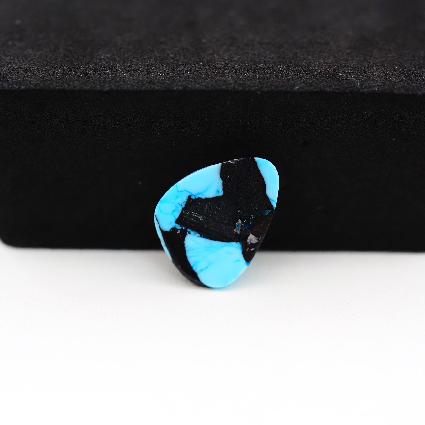 Buffalo Pear Cabochon 14x9mm 5ct - Blue with Black Tip - Pedra Gems