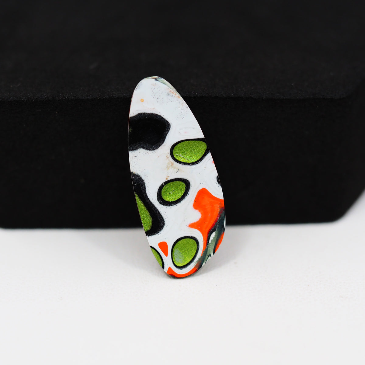 Fordite Agate Cabochon Freeform 26x11mm 4ct - Detroit Agate layered paint - Pedra Gems