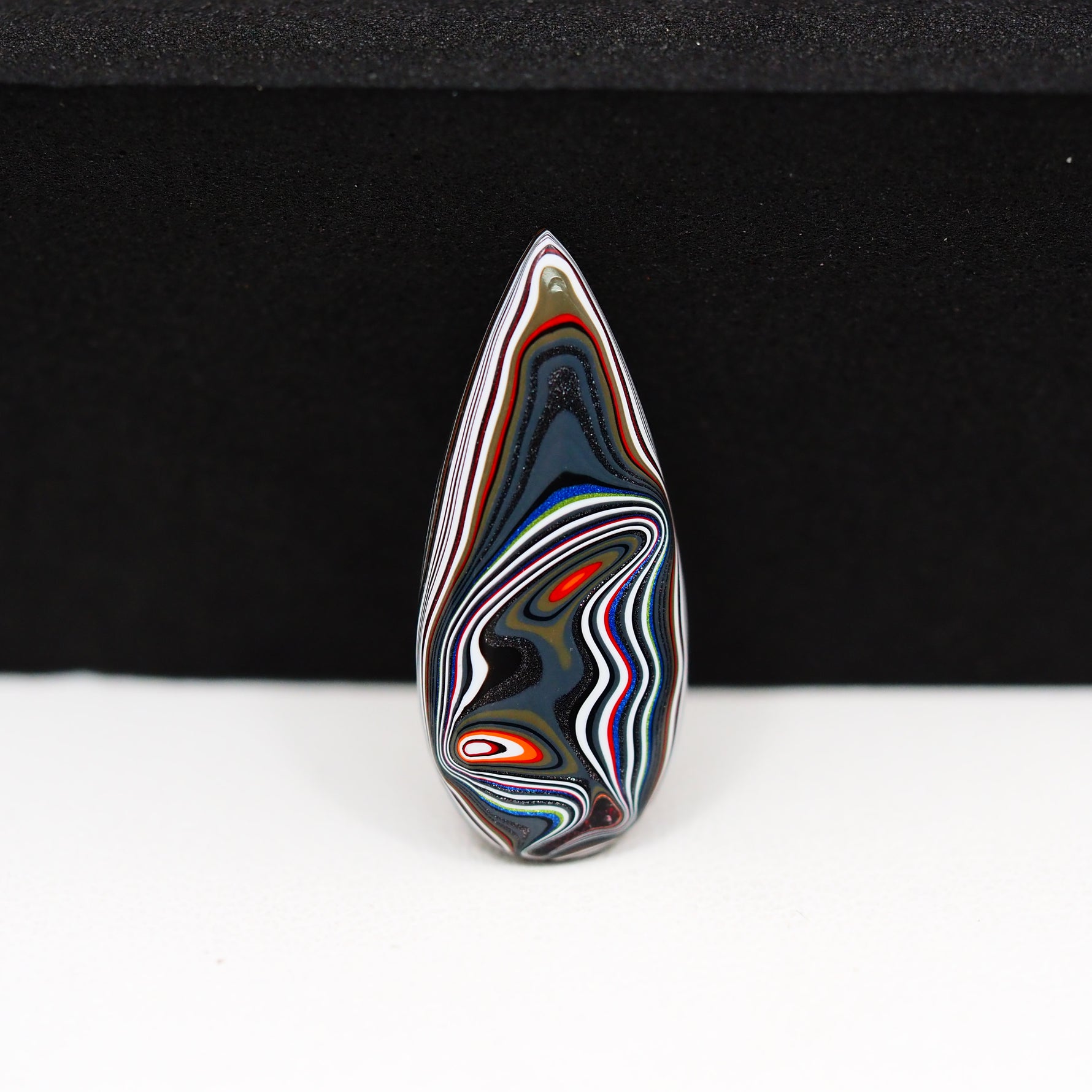 Fordite Agate Cabochon Pear 25x8mm 3ct - Detroit Agate layered paint - Pedra Gems