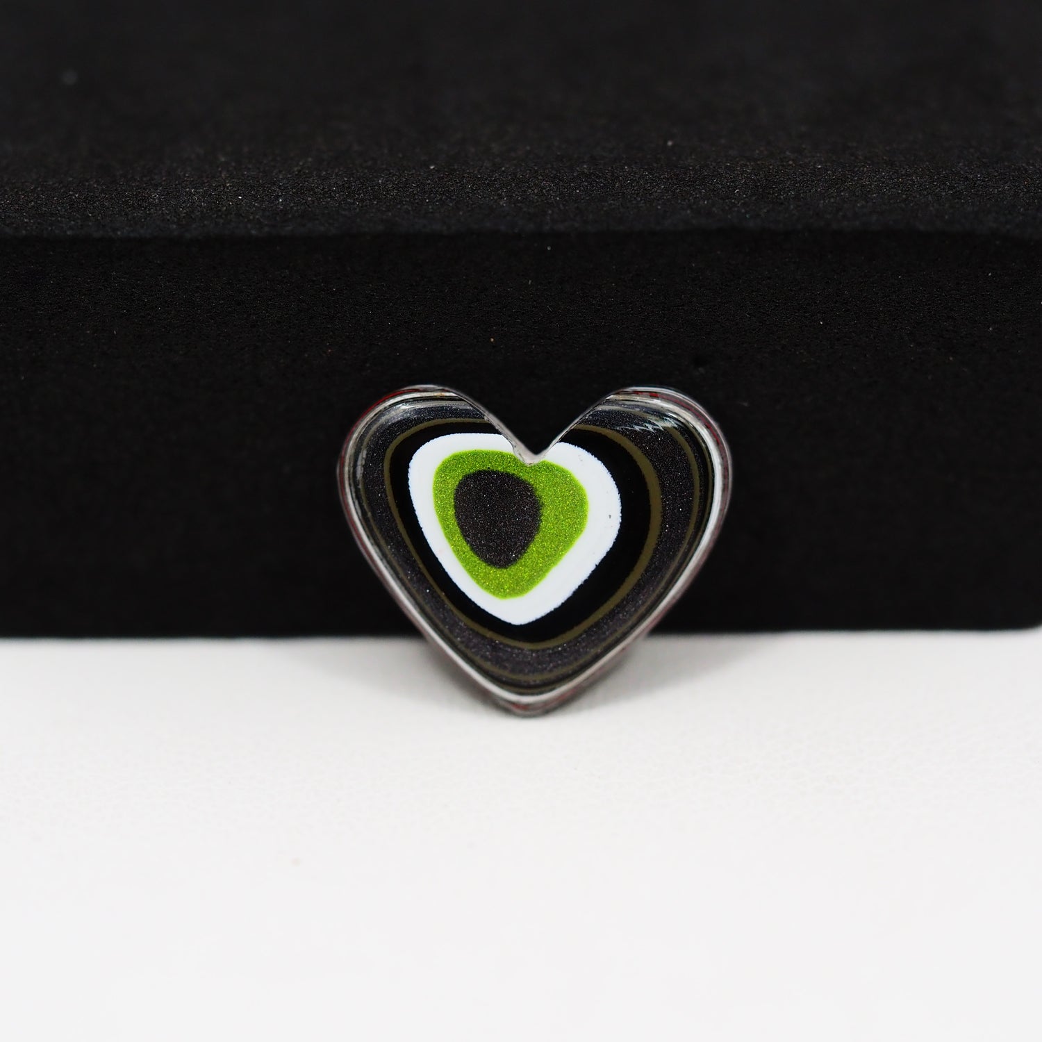 Fordite Agate Cabochon Heart 14x16mm 2ct - Detroit Agate layered paint - Pedra Gems