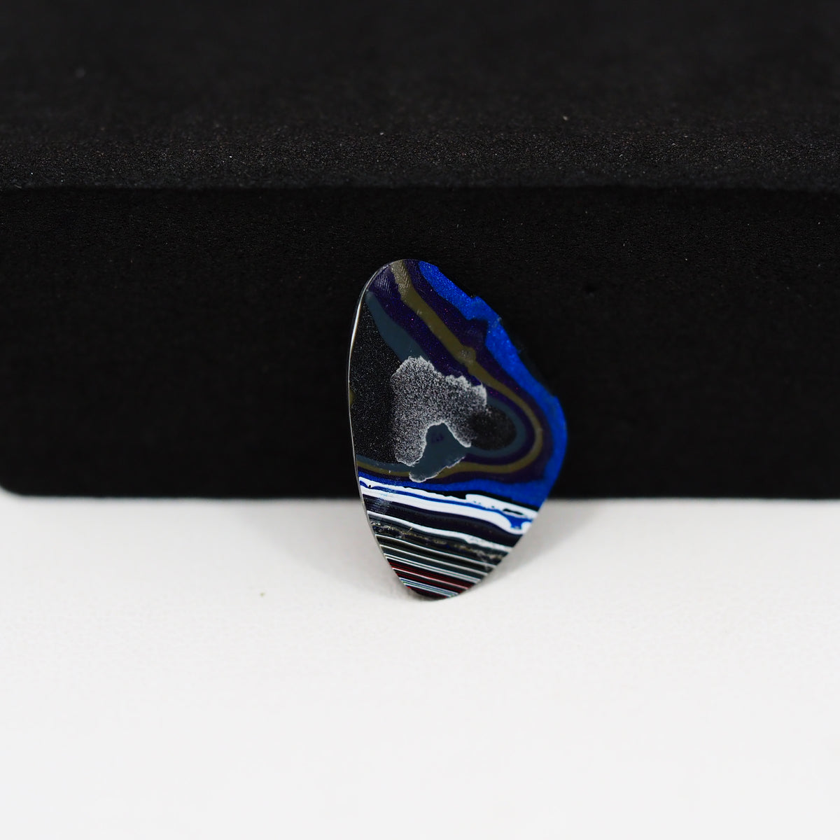 Fordite Agate Cabochon Freeform 17x11mm 1.5ct - Detroit Agate layered paint - Pedra Gems