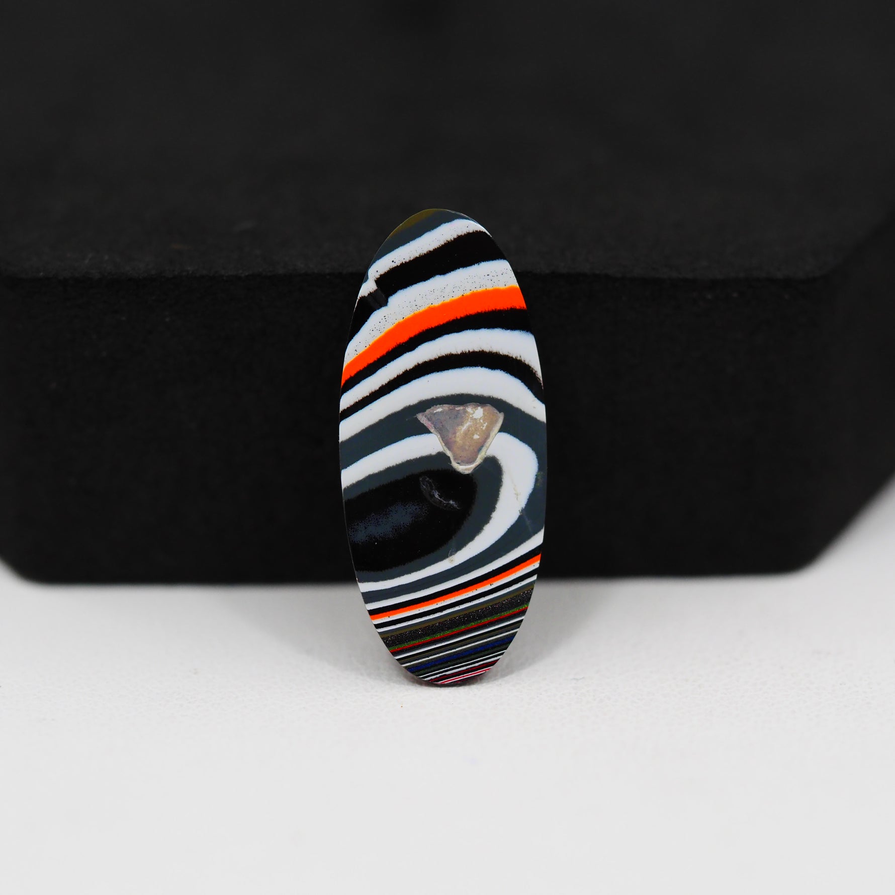 Fordite Agate Cabochon Oval 26x5mm 3ct - Detroit Agate layered paint - Pedra Gems