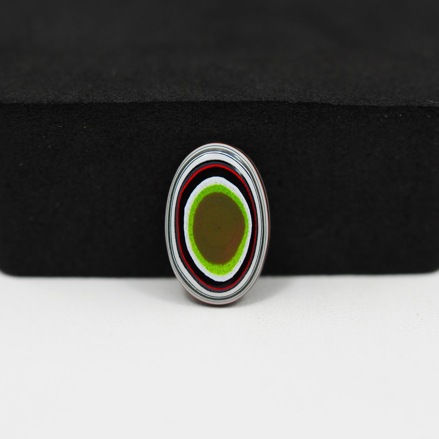 Fordite Agate Cabochon Oval 16x5mm 2ct - Detroit Agate layered paint - Pedra Gems