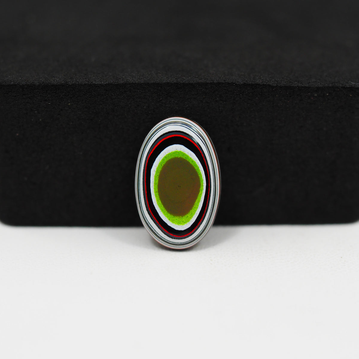 Fordite Agate Cabochon Oval 16x5mm 2ct - Detroit Agate layered paint - Pedra Gems