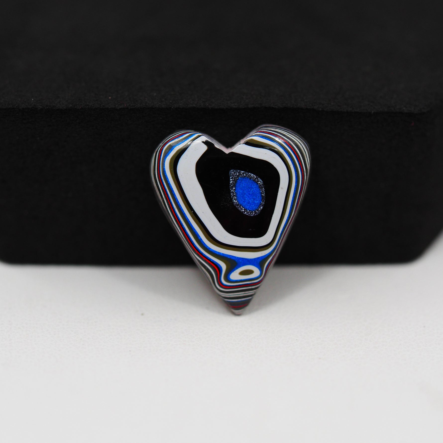 Fordite Agate Cabochon Heart 20x17mm 4ct - Detroit Agate layered paint - Pedra Gems