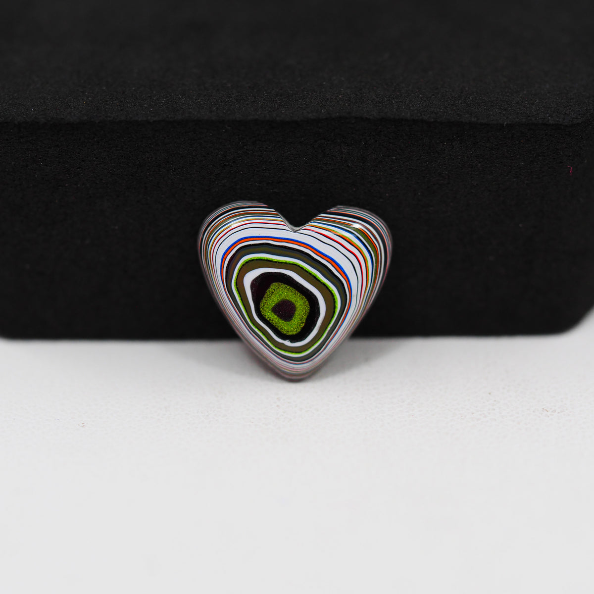Fordite Agate Cabochon Heart 13x14mm 2ct - Detroit Agate layered paint - Pedra Gems