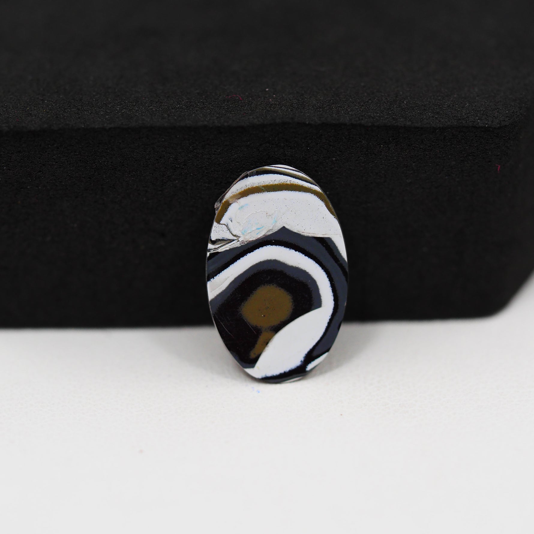 Fordite Agate Cabochon Oval 18x11mm 2.5ct - Detroit Agate layered paint - Pedra Gems