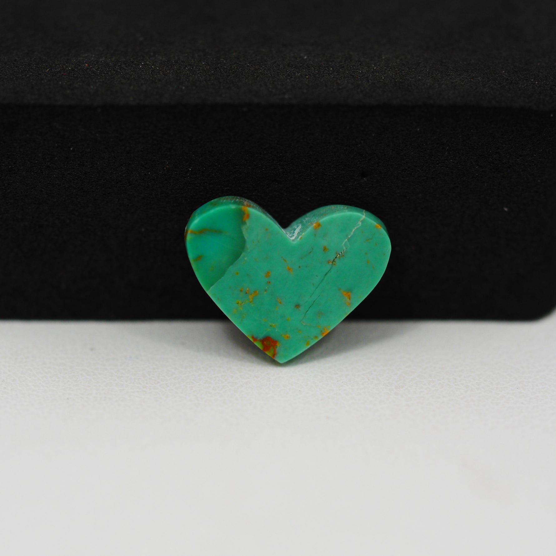 Natural Mohave Turquoise Heart Cabochon 11x14mm 5ct - Green - Pedra Gems