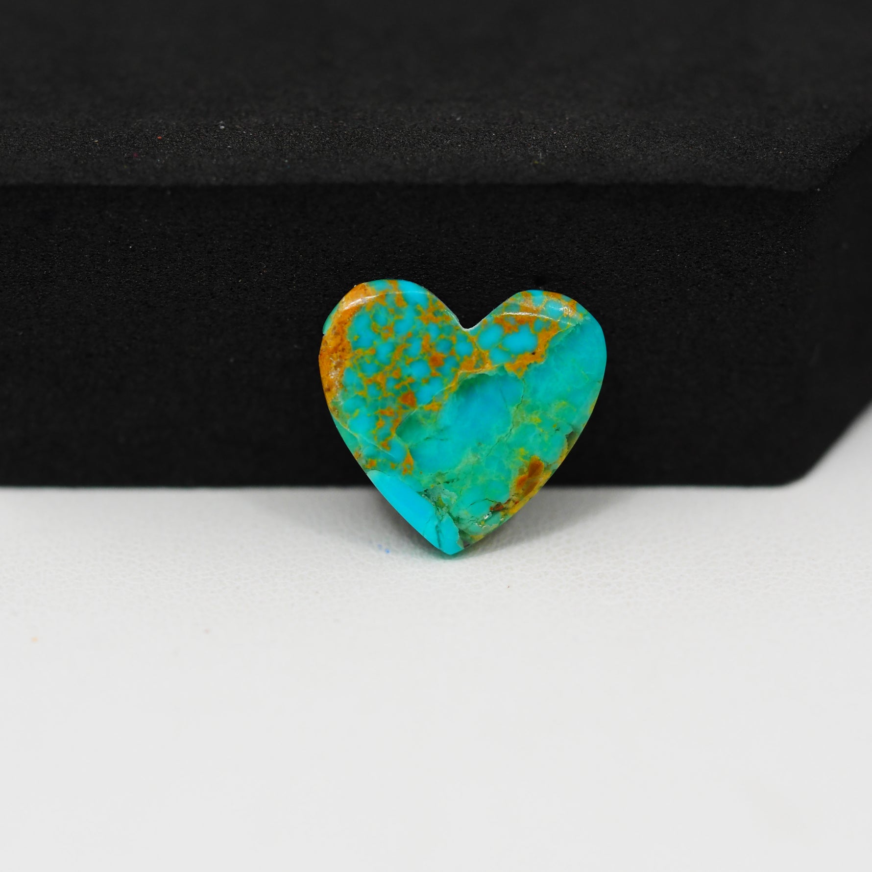 Natural Mohave Turquoise Heart Cabochon 15x15mm 4.5ct - Blue - Pedra Gems
