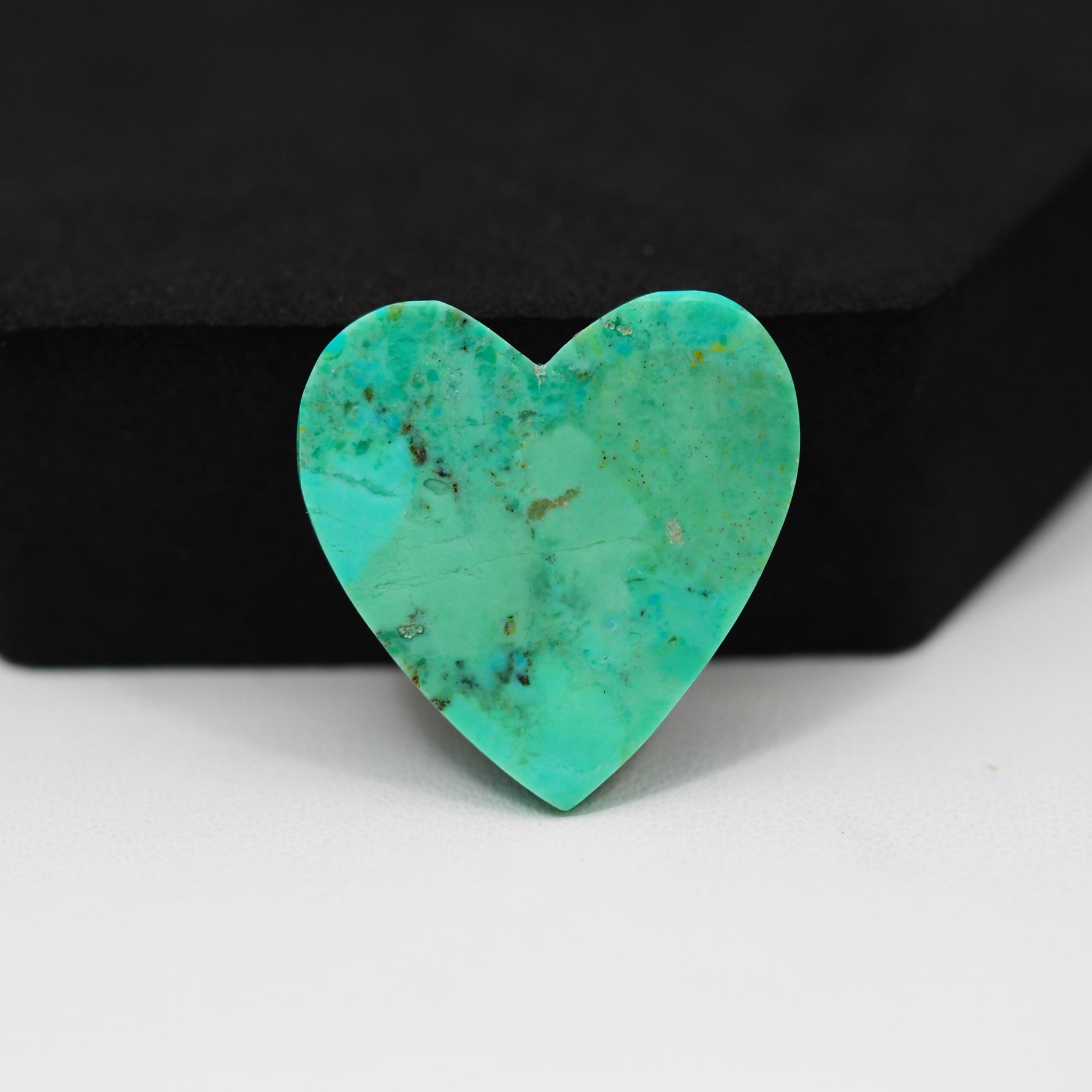 Natural Mohave Turquoise Heart Cabochon 25x24mm 19.5ct - Pedra Gems