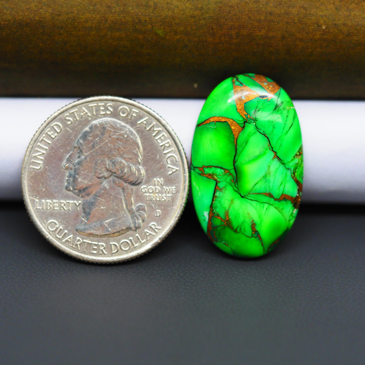 Natural Emerald Dahlia Oval Cabochon 27x16mm 16.5ct - vivid green with copper matrix - Pedra Gems.