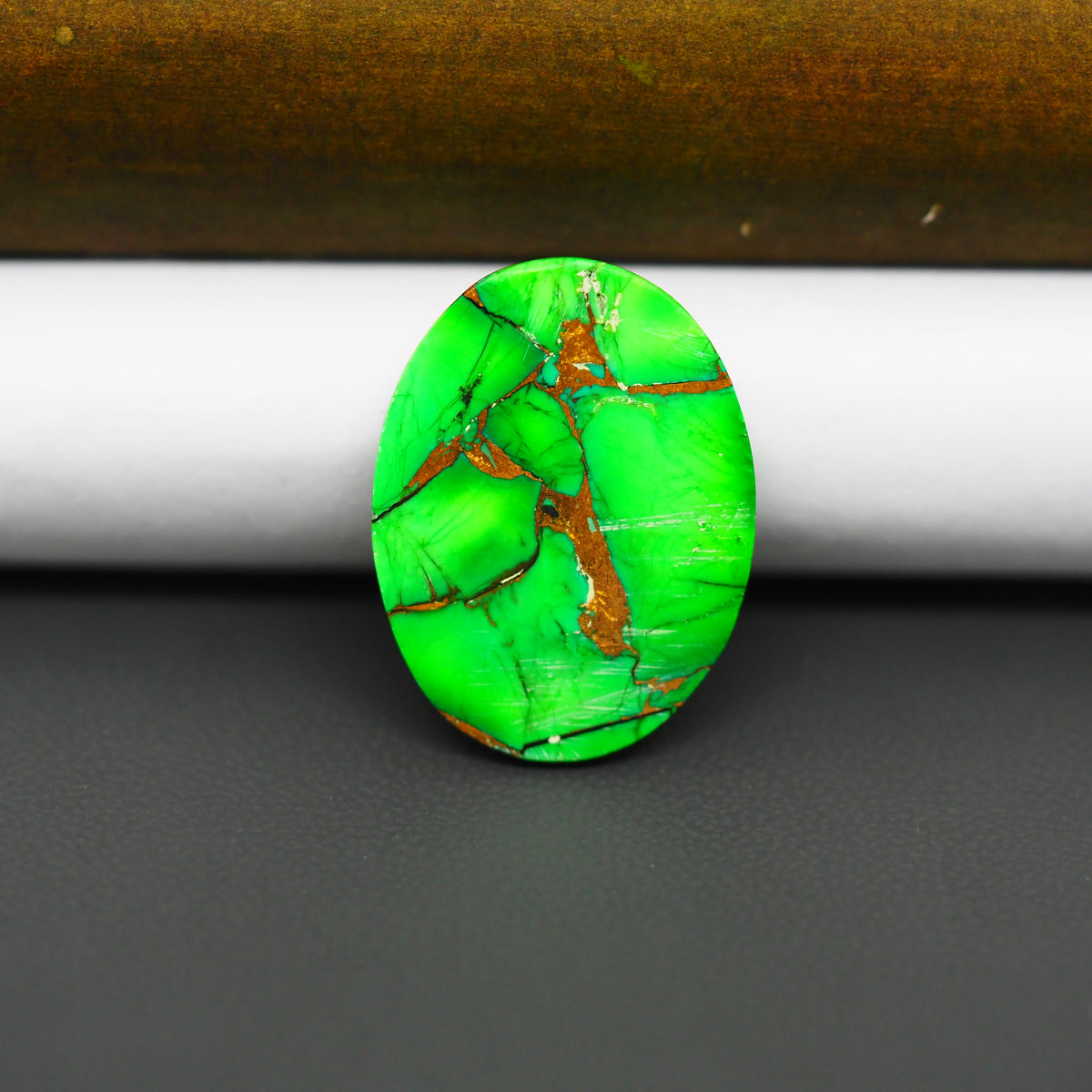 Natural Emerald Dahlia Oval Cabochon 22x18mm 16.5ct - vivid green with copper matrix, ships to Europe, Japan, Canada, Australia, NZ & worldwide - Pedra Gems.