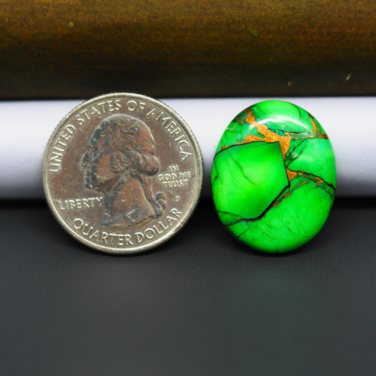 Natural Emerald Dahlia Oval Cabochon 22x18mm 16.5ct - vivid green with copper matrix, ships to Europe, Japan, Canada, Australia, NZ & worldwide - Pedra Gems.