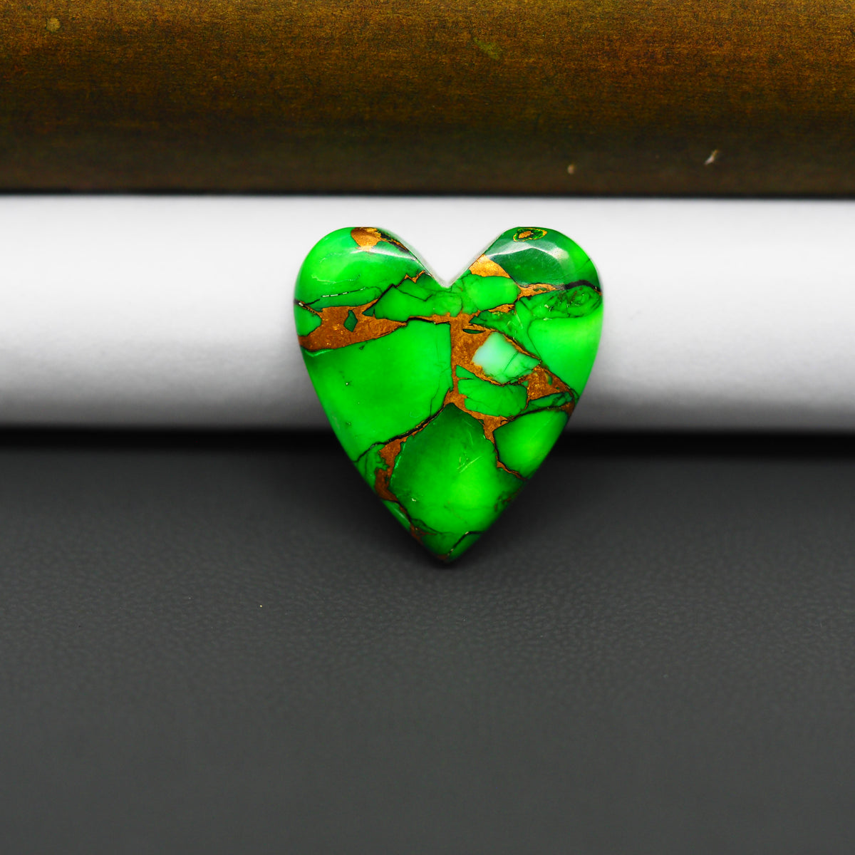 Natural Emerald Dahlia Heart Cabochon 21x19mm 13.5ct - vivid green with copper matrix, ships to Europe, Japan, Canada, Australia, NZ & worldwide - Pedra Gems.