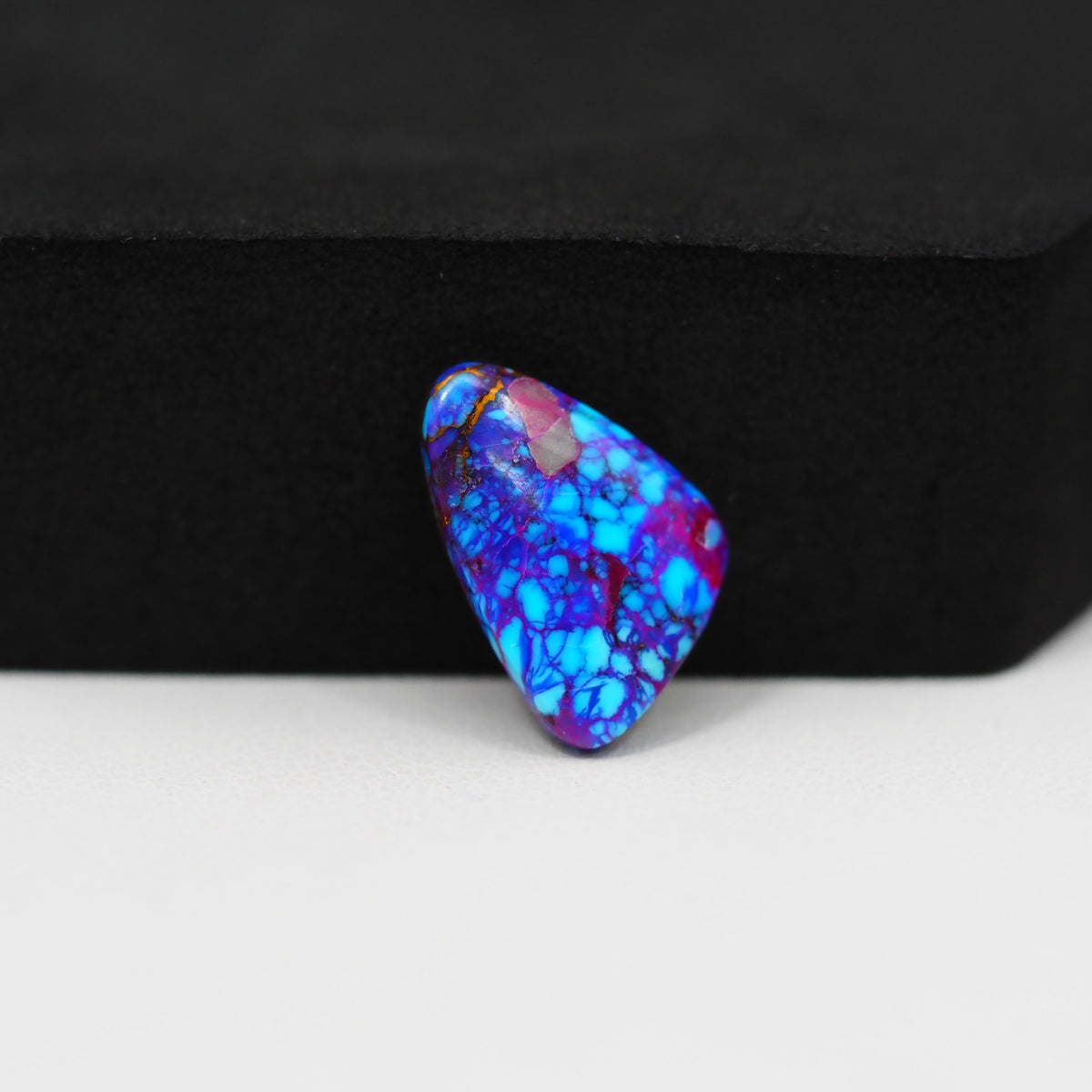 Stabilized Purple Mohave (Mojave) Turquoise Freeform Cabochon 15x11x3mm 5ct - purple with blue Kingman turquoise nuggets and bronze veining - Pedra Gems.