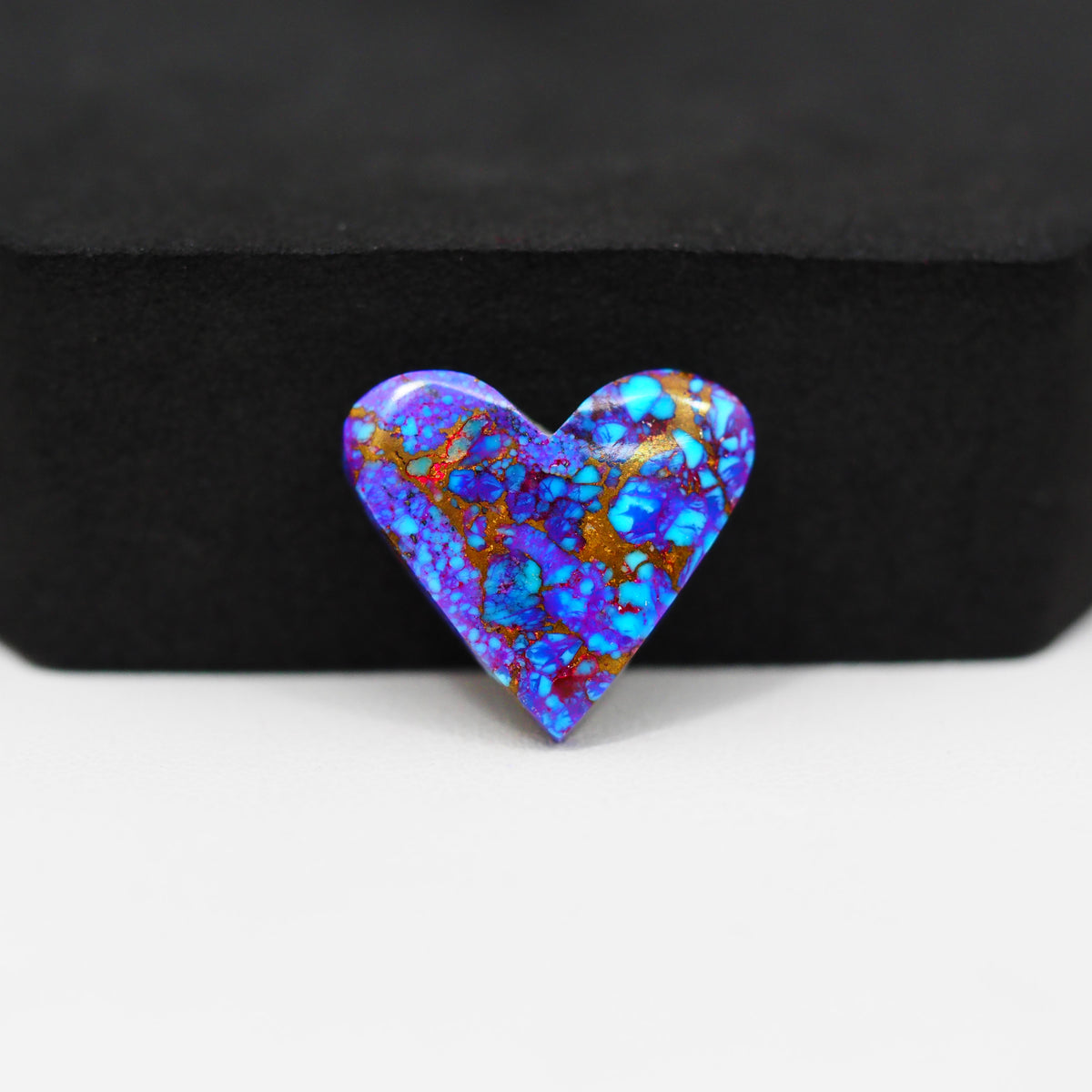 Stabilized Purple Mohave (Mojave) Turquoise Heart Cabochon 16x16x4mm 9.5ct - purple with blue Kingman turquoise nuggets and bronze veining - Pedra Gems.