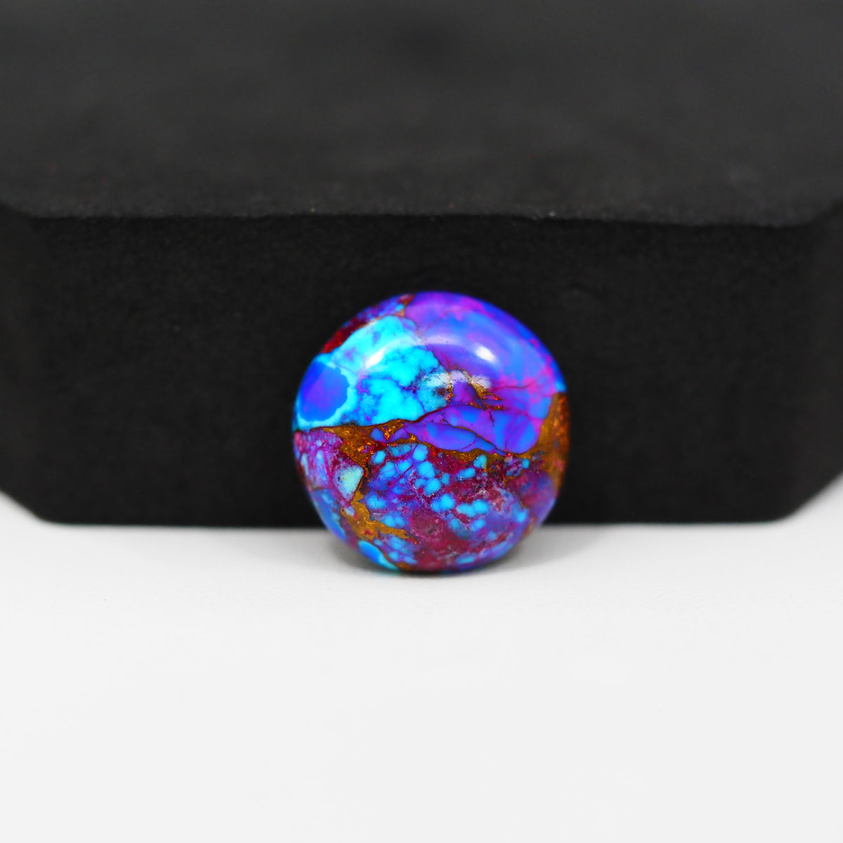 Stabilized Purple Mohave (Mojave) Turquoise Round Cabochon 17x17x4mm 10.5ct - purple with blue Kingman turquoise nuggets and bronze veining - Pedra Gems.