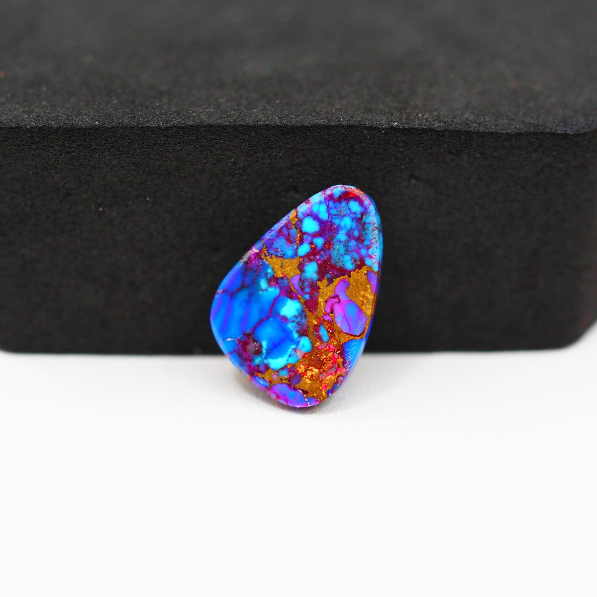 Stabilized Purple Mohave (Mojave) Turquoise Freeform Cabochon 17x12x4mm 8ct - purple with blue Kingman turquoise nuggets and bronze veining - Pedra Gems.