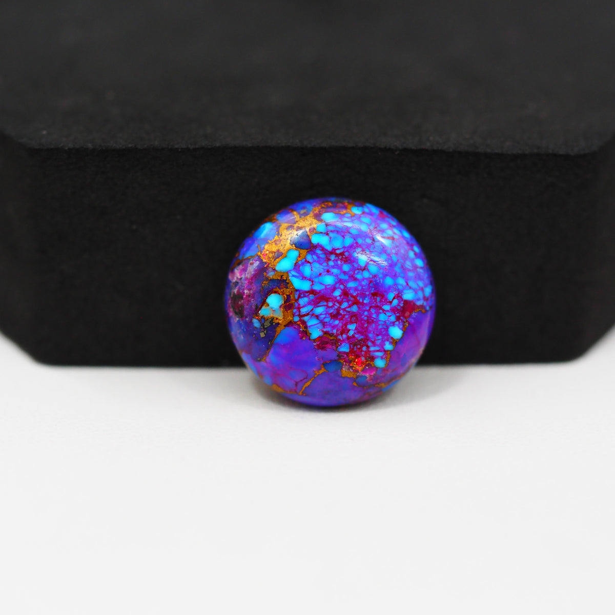 Stabilized Purple Mohave (Mojave) Turquoise Round Cabochon 17x17x5mm 11.5ct - purple with blue Kingman turquoise nuggets and bronze veining - Pedra Gems.