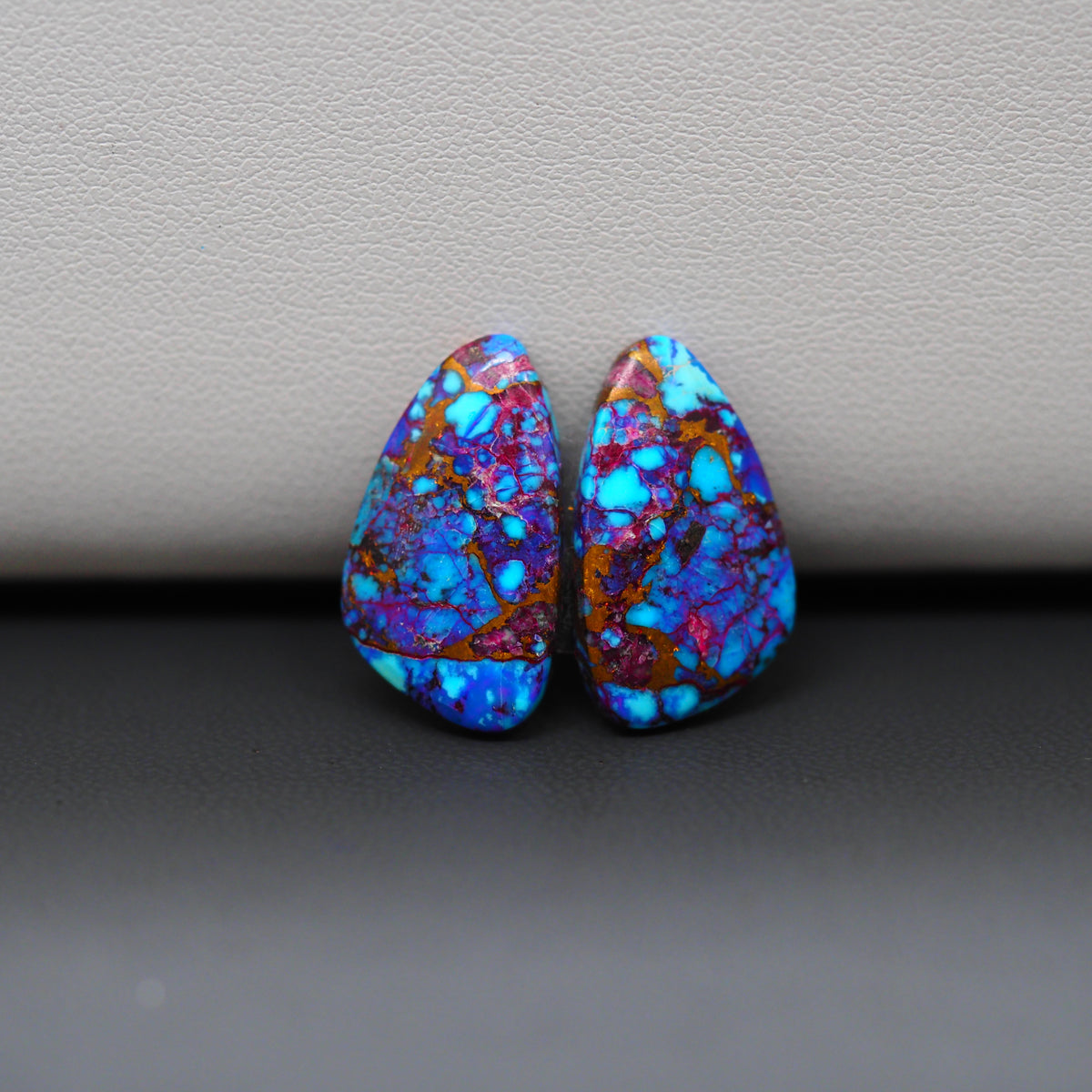 Stabilized Purple Mohave (Mojave) Turquoise freeform cabochon pair 20x12x3mm 14ct - purple with blue Kingman turquoise nuggets - photo 4 - Pedra Gems.