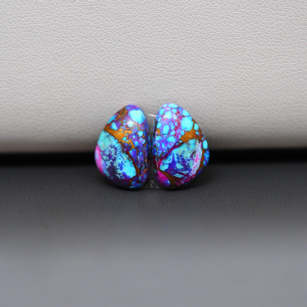 Stabilized Purple Mohave (Mojave) Turquoise freeform cabochon pair 14x10x3mm 7ct - purple with blue Kingman turquoise nuggets - photo 4 - Pedra Gems.