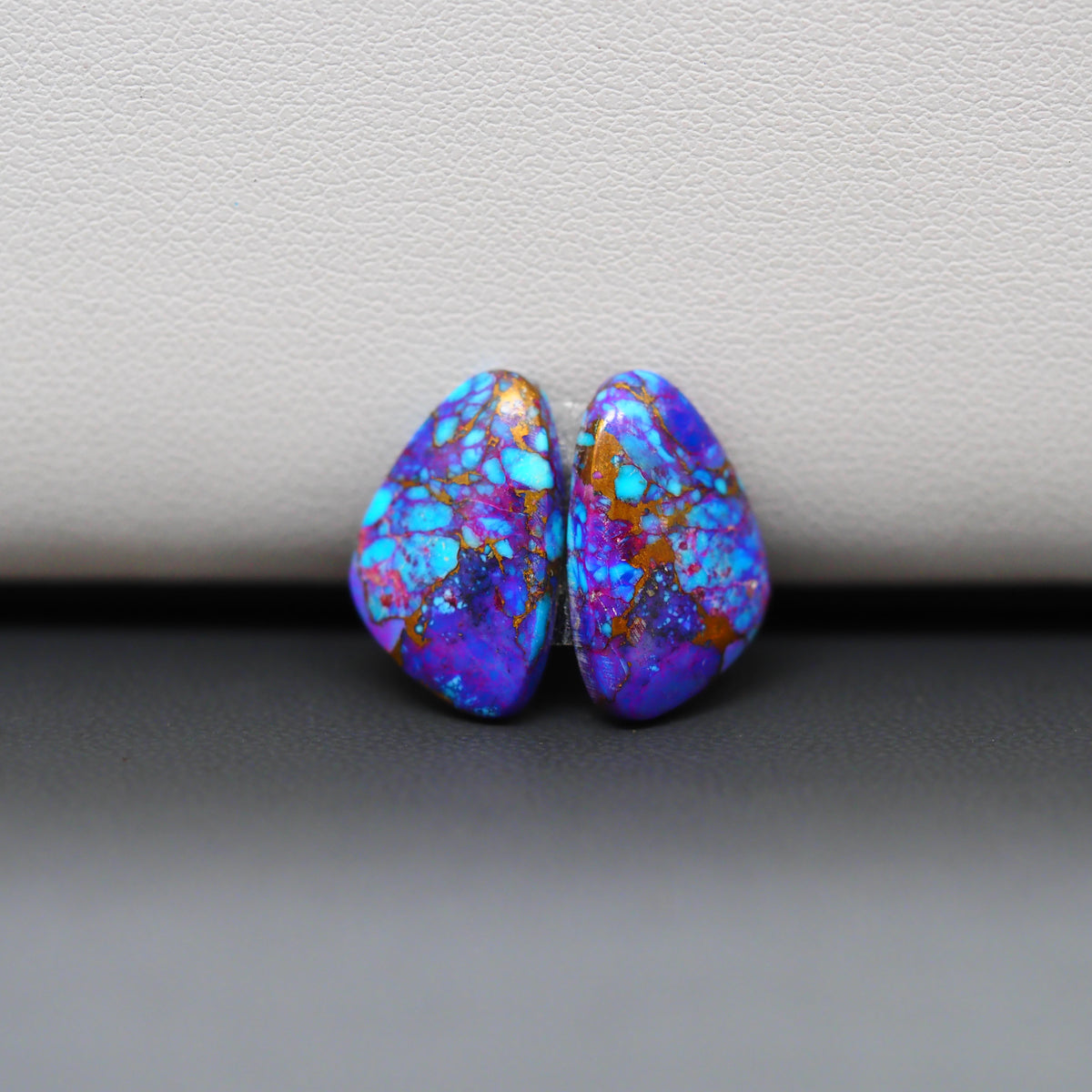 Stabilized Purple Mohave (Mojave) Turquoise freeform cabochon pair 16x11x3mm 9.5ct - purple with blue Kingman turquoise nuggets - photo 4 - Pedra Gems.
