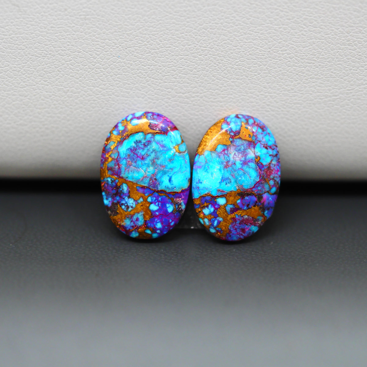 Stabilized Purple Mohave (Mojave) Turquoise oval cabochon pair 17x12x3mm 14ct - purple with blue Kingman turquoise nuggets - photo 4 - Pedra Gems.