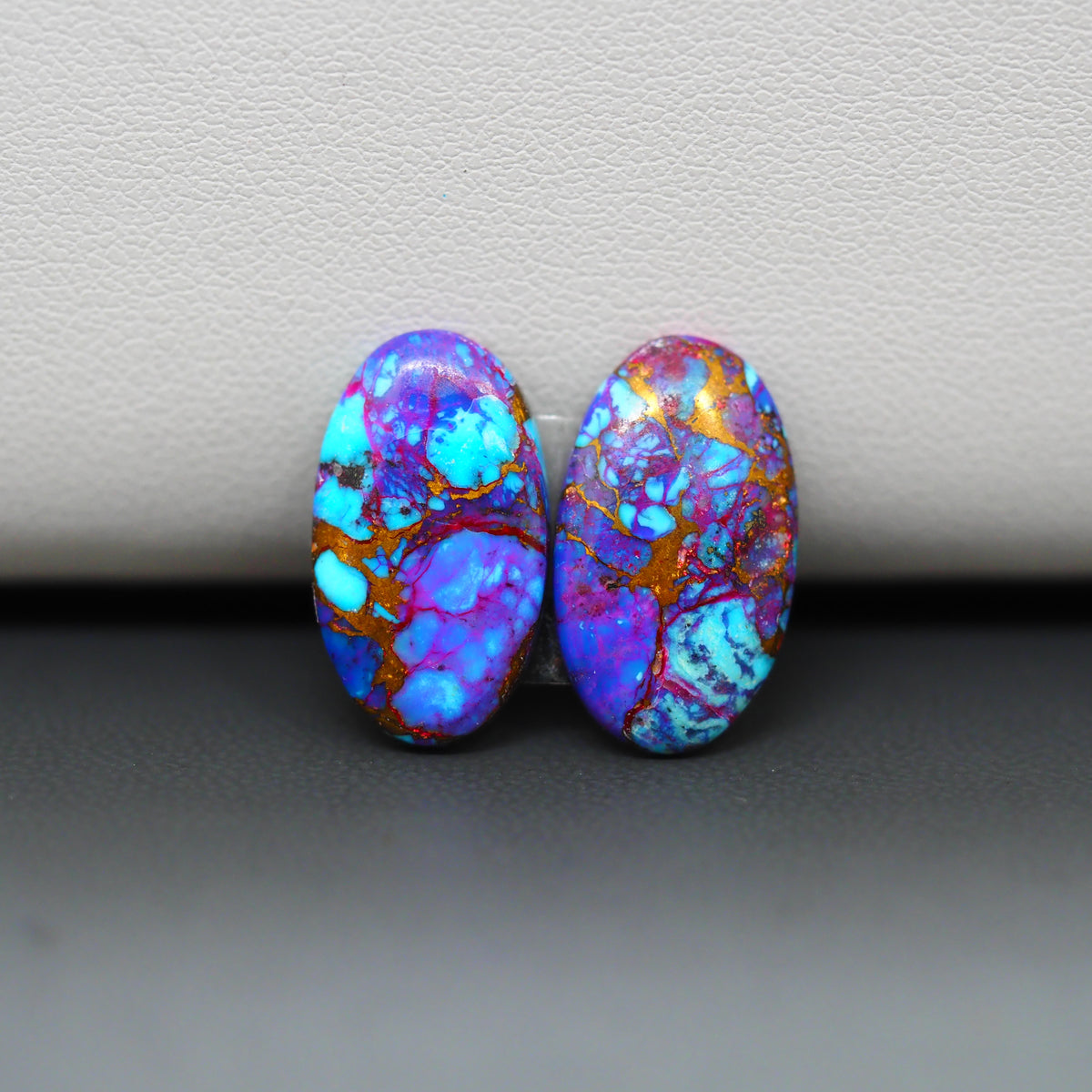 Stabilized Purple Mohave (Mojave) Turquoise oval cabochon pair 18x11x3mm 11.5ct - purple with blue Kingman turquoise nuggets - photo 1 - Pedra Gems.