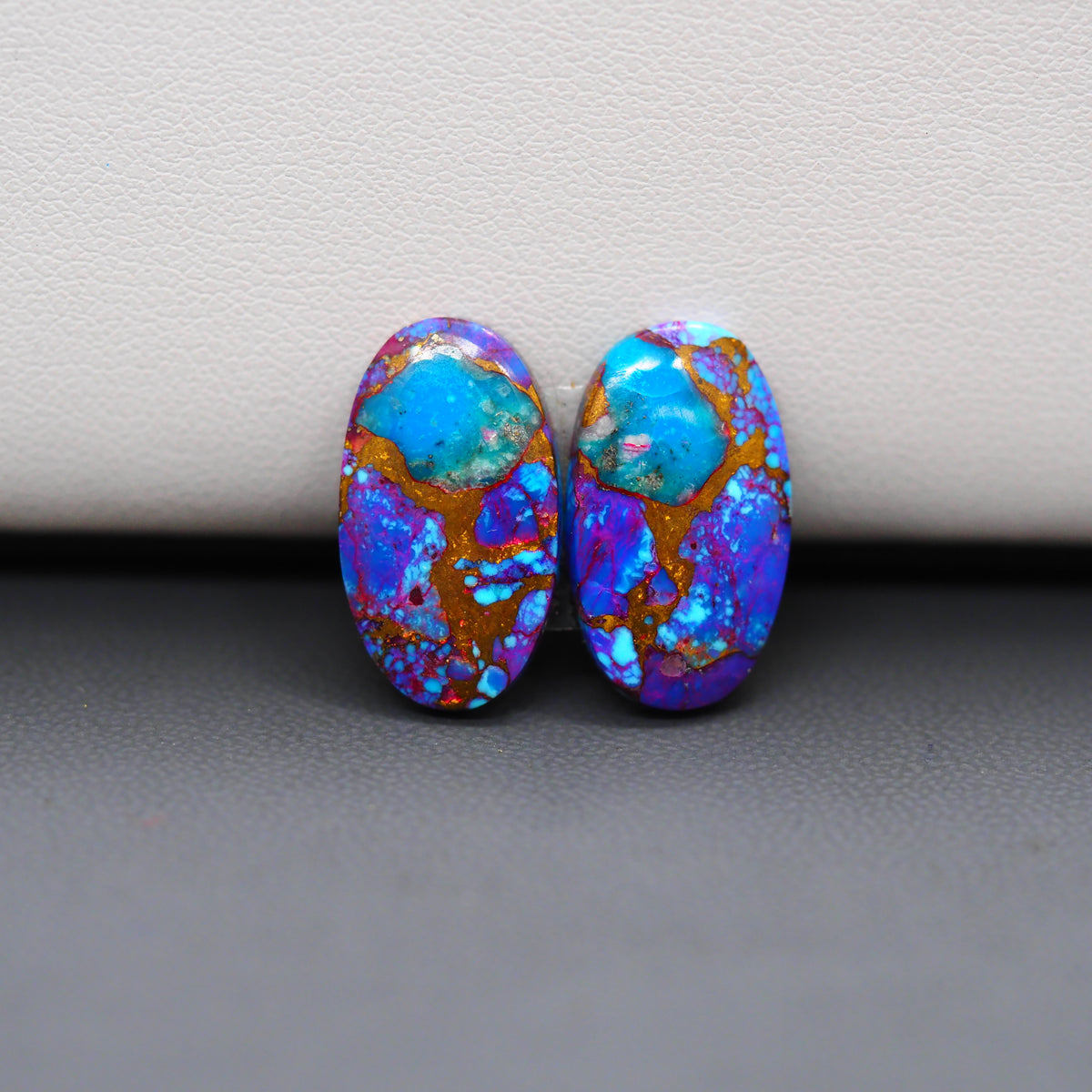 Stabilized Purple Mohave (Mojave) Turquoise oval cabochon pair 19x11x3mm 13ct - purple with blue Kingman turquoise nuggets - photo 4 - Pedra Gems.