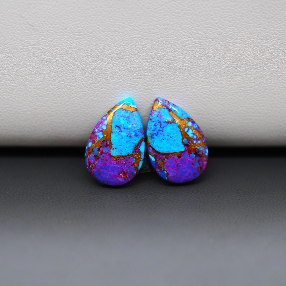Stabilized Purple Mohave (Mojave) Turquoise pear cabochon pair 17x11x3mm 12ct - purple with blue Kingman turquoise nuggets - photo 4 - Pedra Gems.