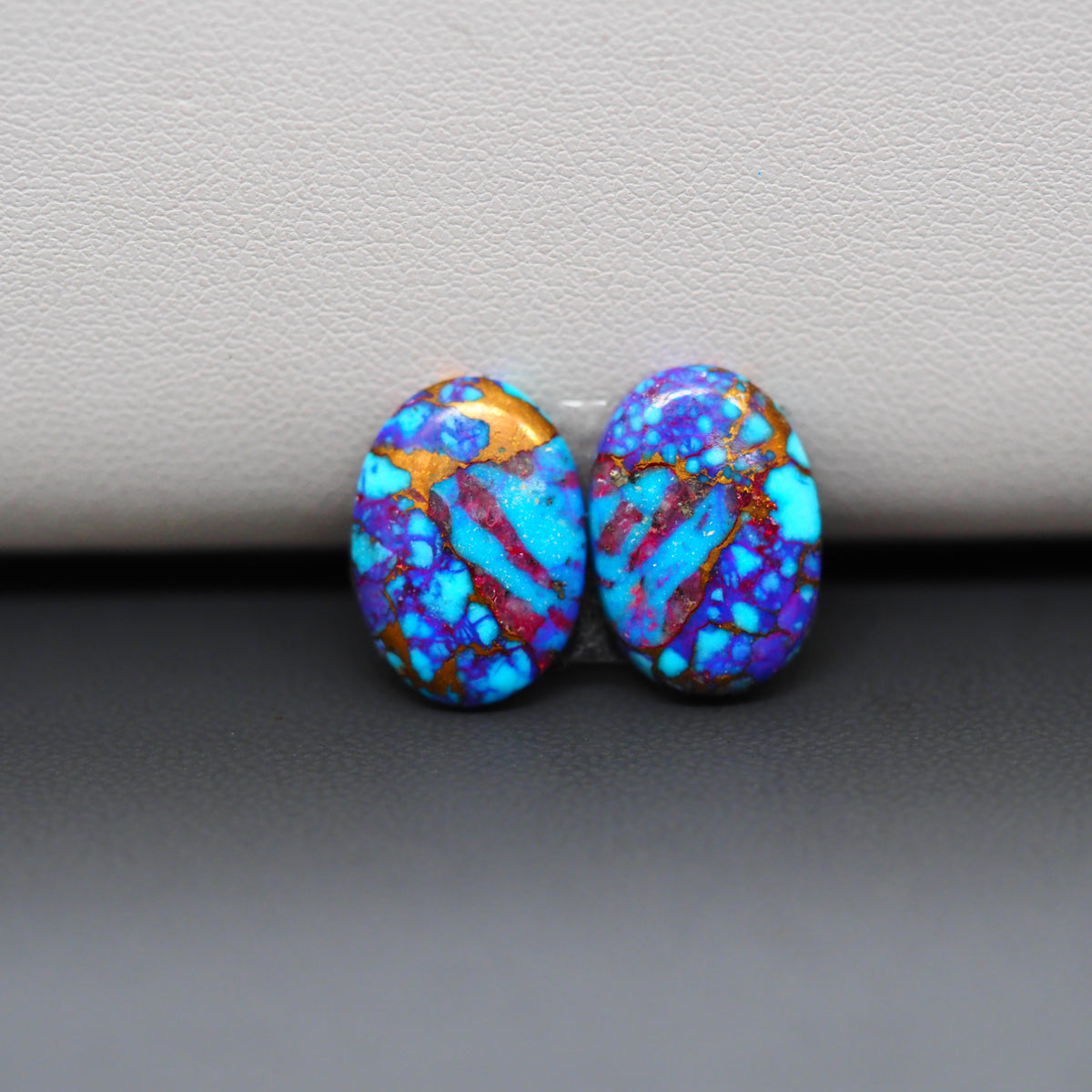 Stabilized Purple Mohave (Mojave) Turquoise oval cabochon pair 15x11x3mm 9.5ct - purple with blue Kingman turquoise nuggets - photo 4 - Pedra Gems.