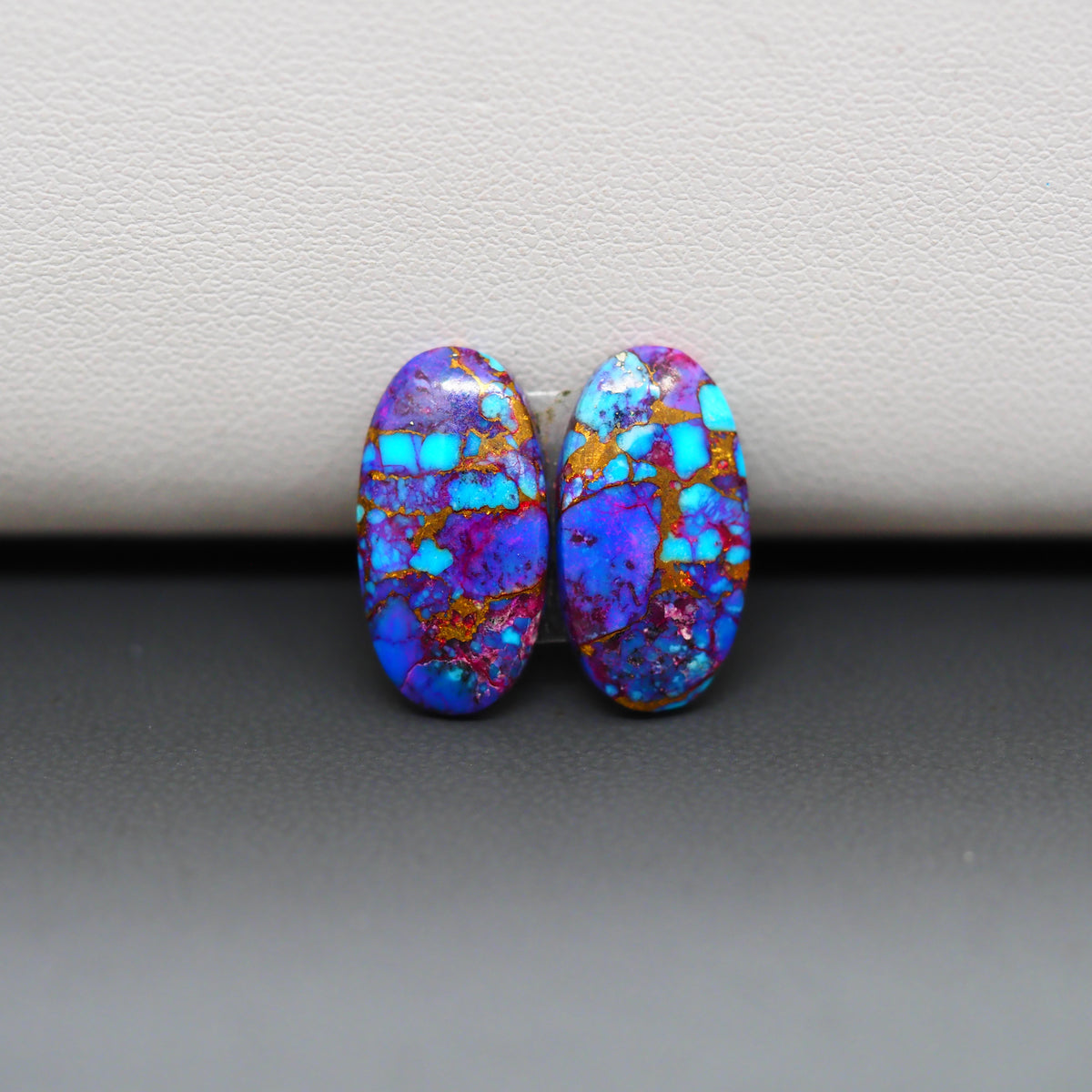 Stabilized Purple Mohave (Mojave) Turquoise oval cabochon pair 17x9x3mm 8.5ct - purple with blue Kingman turquoise nuggets - photo 4 - Pedra Gems.