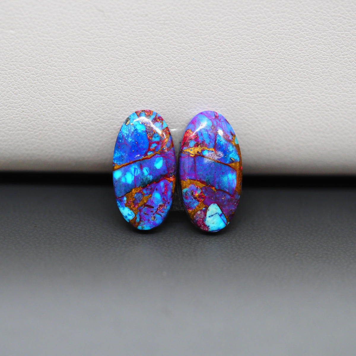 Stabilized Purple Mohave (Mojave) Turquoise oval cabochon pair 18x9x4mm 11ct - purple with blue Kingman turquoise nuggets - photo 2 - Pedra Gems.