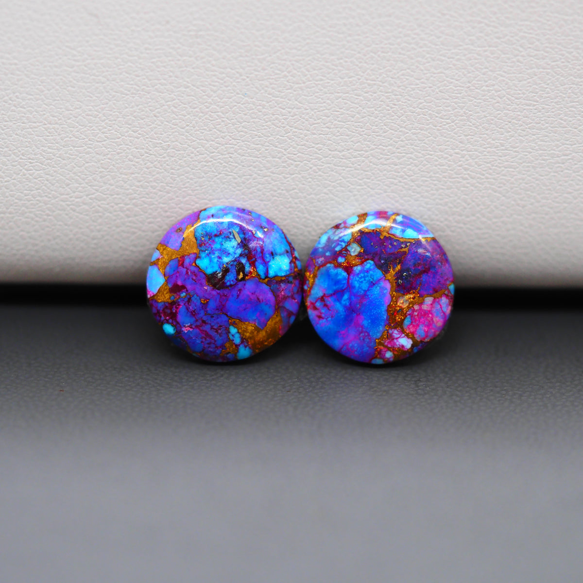 Stabilized Purple Mohave (Mojave) Turquoise round cabochon pair 14x14x3mm 11ct - purple with blue Kingman turquoise nuggets - photo 4 - Pedra Gems.