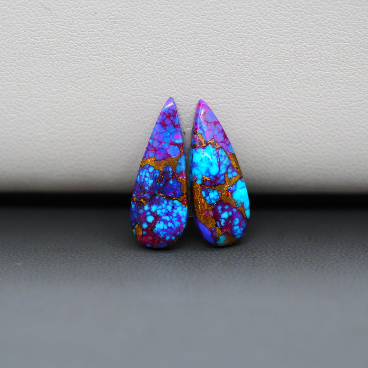 Stabilized Purple Mohave (Mojave) Turquoise pear cabochon pair 20x9x3mm 7.5ct - purple with blue Kingman turquoise nuggets - photo 4 - Pedra Gems.