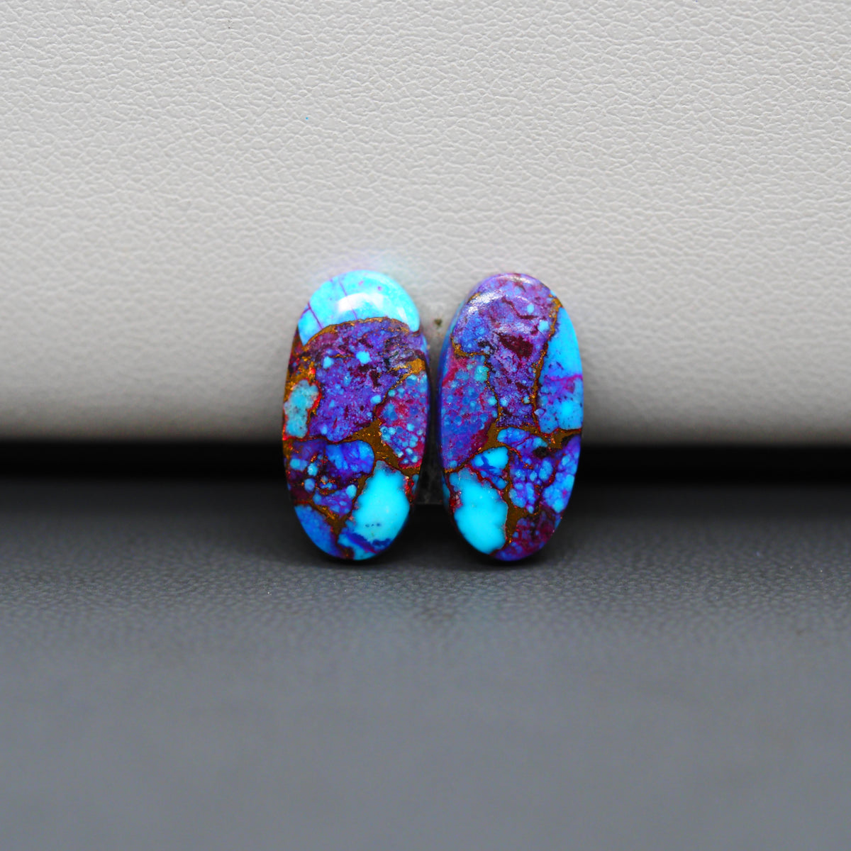 Stabilized Purple Mohave (Mojave) Turquoise oval cabochon pair 17x9x3mm 7.5ct - purple with blue Kingman turquoise nuggets - photo 4 - Pedra Gems.