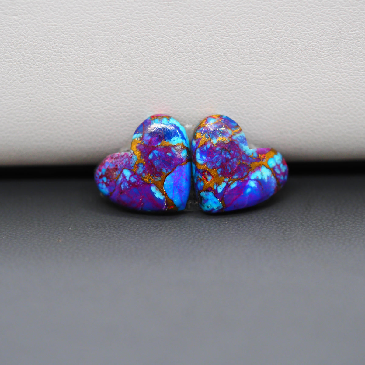 Stabilized Purple Mohave (Mojave) Turquoise heart cabochon pair 14x15x3mm 11ct - purple with blue Kingman turquoise nuggets - photo 4 - Pedra Gems.