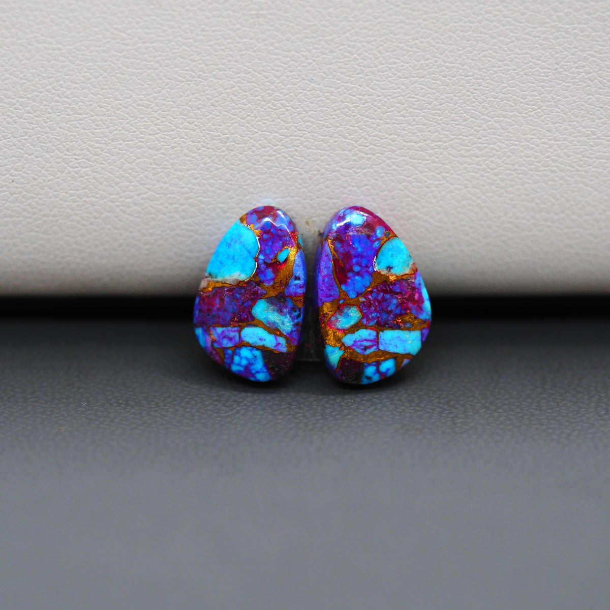 Stabilized Purple Mohave (Mojave) Turquoise freeform cabochon pair 15x9x3mm 9ct - purple with blue Kingman turquoise nuggets - photo 4 - Pedra Gems.