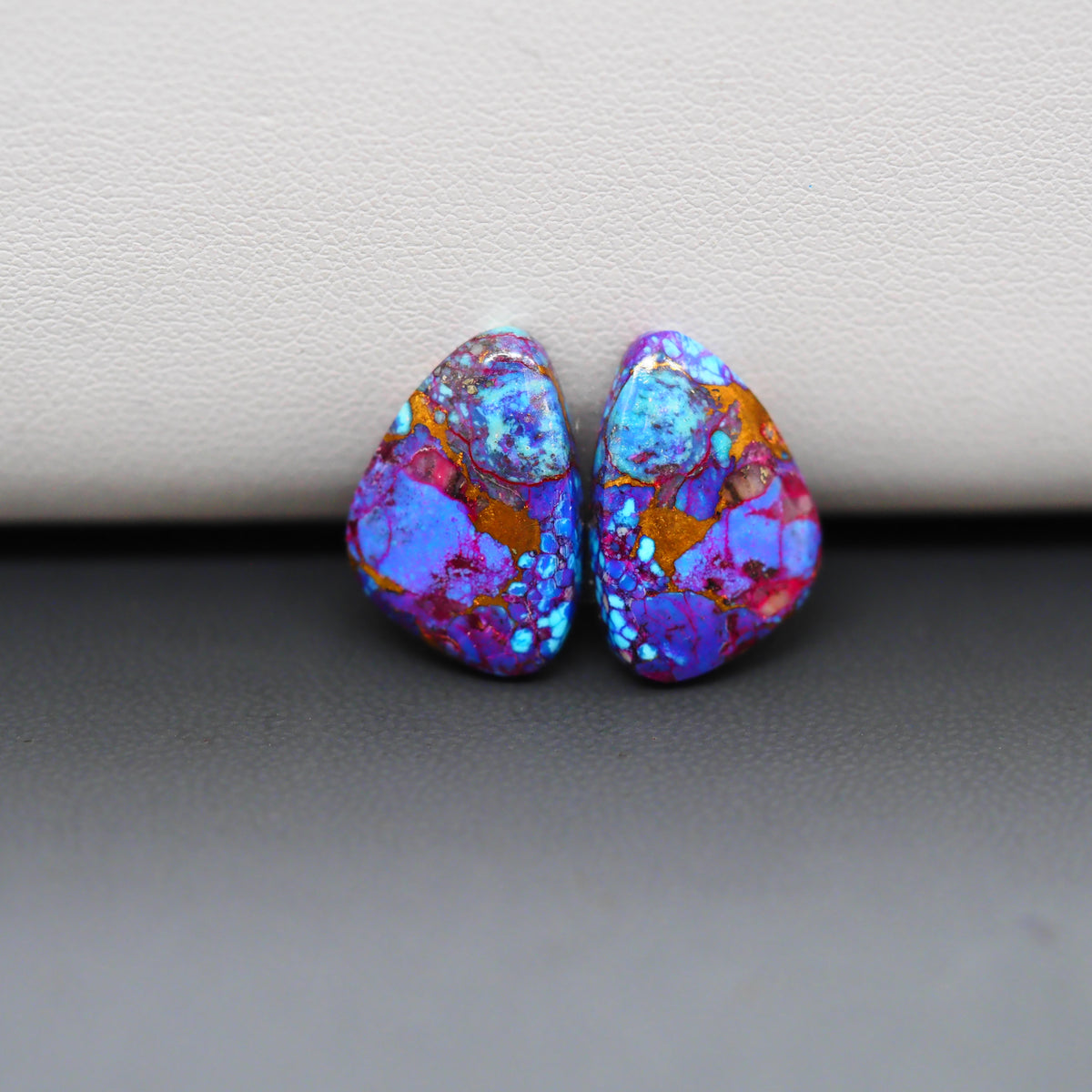 Stabilized Purple Mohave (Mojave) Turquoise freeform cabochon pair 16x11x3mm 12ct - purple with blue Kingman turquoise nuggets - photo 4 - Pedra Gems.