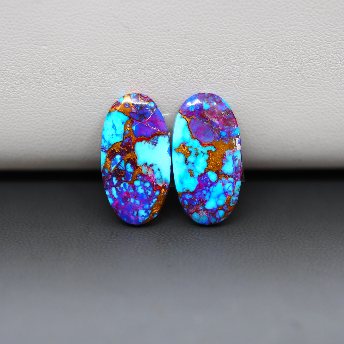 Stabilized Purple Mohave (Mojave) Turquoise oval cabochon pair 21x11x3mm 15.5ct - purple with blue Kingman turquoise nuggets - photo 4 - Pedra Gems.