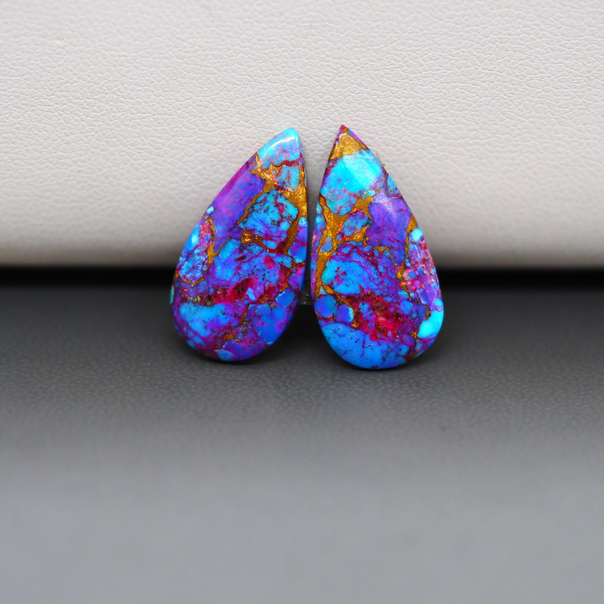 Stabilized Purple Mohave (Mojave) Turquoise pear cabochon pair 21x11x3mm 10.5ct - purple with blue Kingman turquoise nuggets - photo 4 - Pedra Gems.