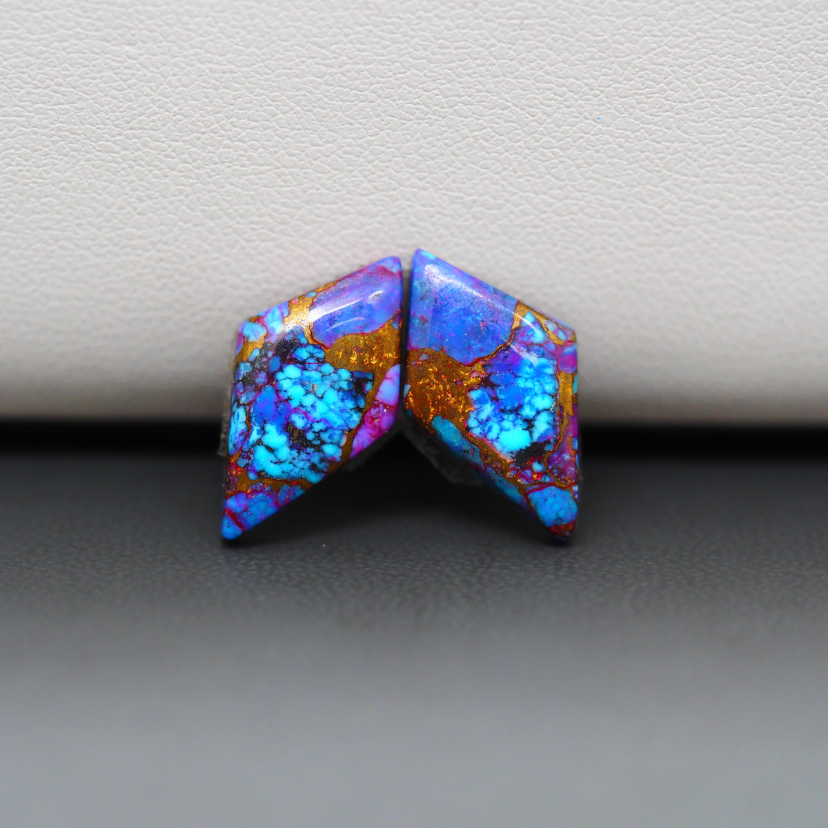 Stabilized Purple Mohave (Mojave) Turquoise kite cabochon pair 18x10x4mm 9.5ct - purple with blue Kingman turquoise nuggets - photo 4 - Pedra Gems.