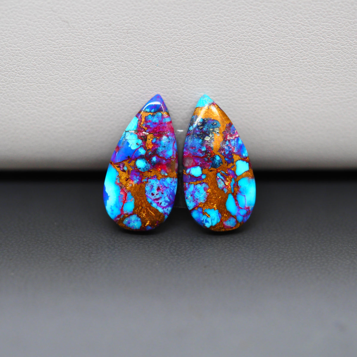 Stabilized Purple Mohave (Mojave) Turquoise pear cabochon pair 20x11x3mm 15ct - purple with blue Kingman turquoise nuggets - photo 4 - Pedra Gems.