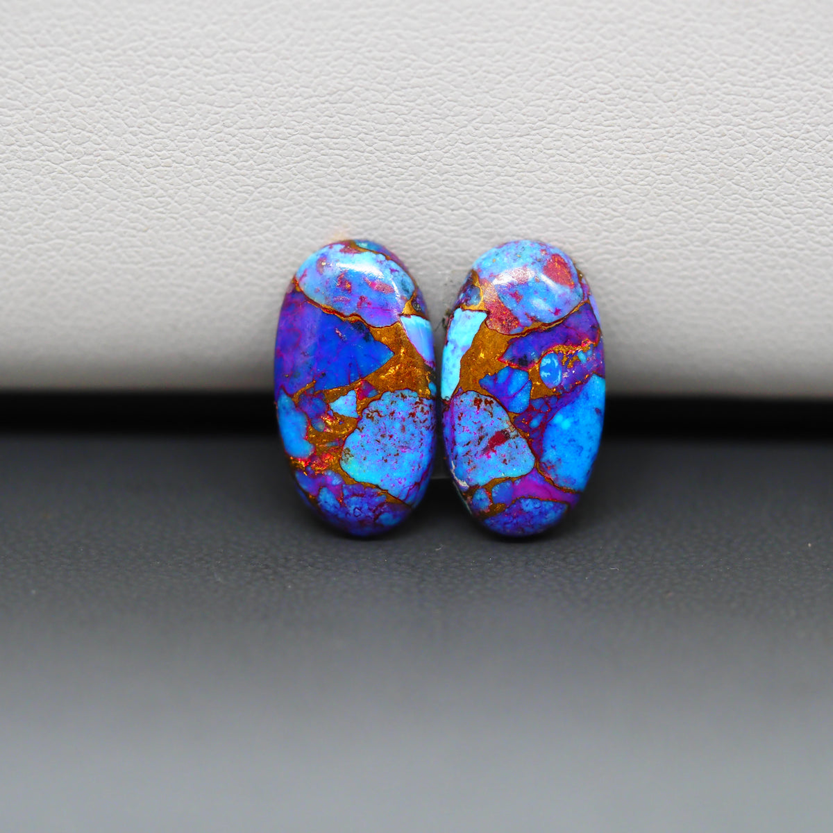 Stabilized Purple Mohave (Mojave) Turquoise oval cabochon pair 17x10x3mm 10.5ct - purple with blue Kingman turquoise nuggets - photo 4 - Pedra Gems.